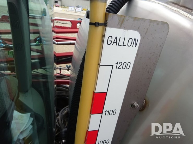 2011-case-ih-patriot-4420-image-86