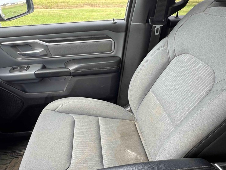 2021-ram-1500-big-horn-image-25