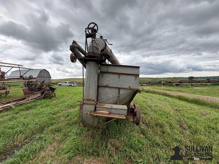 mccormick-deering-no-22-s150d-threshing-machine-image-6