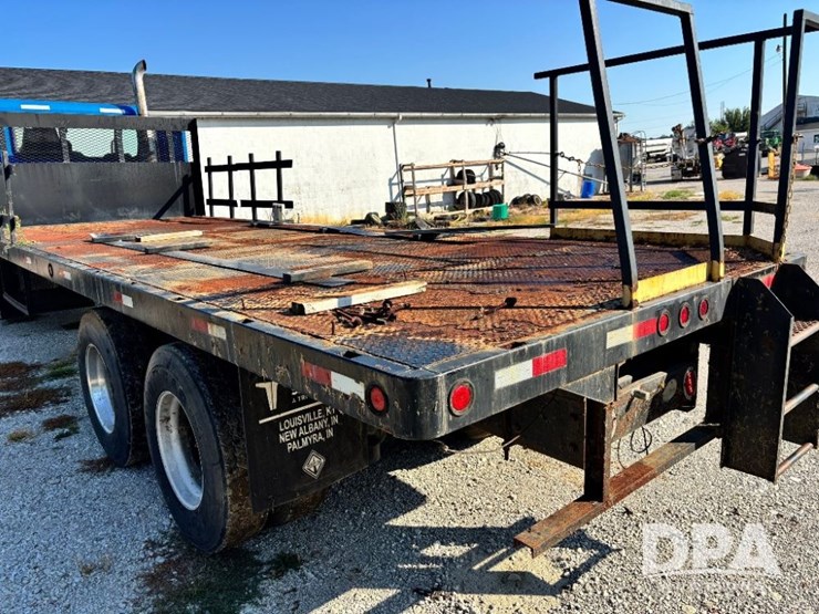 2014-peterbilt-365-image-41