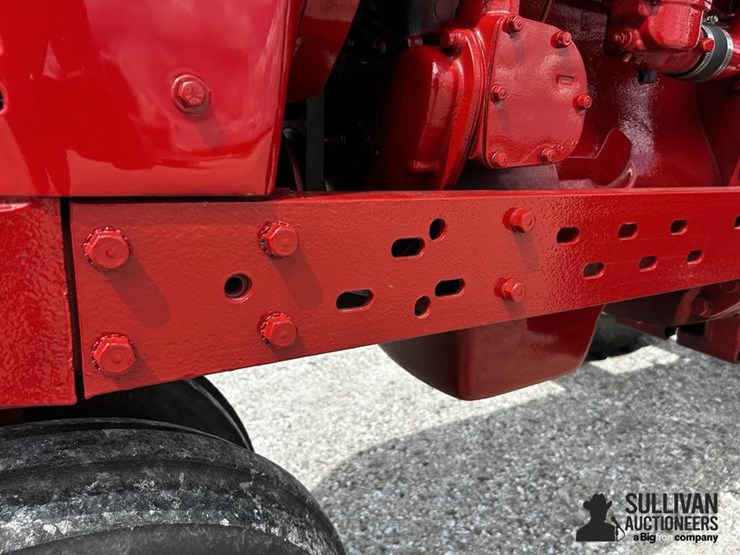 1953-farmall-super-m-2wd-tractor-image-15
