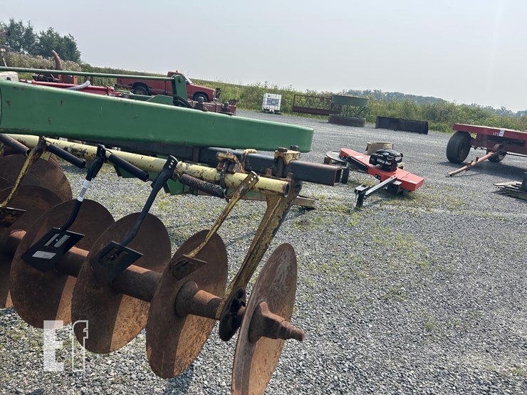 john-deere-210-image-8