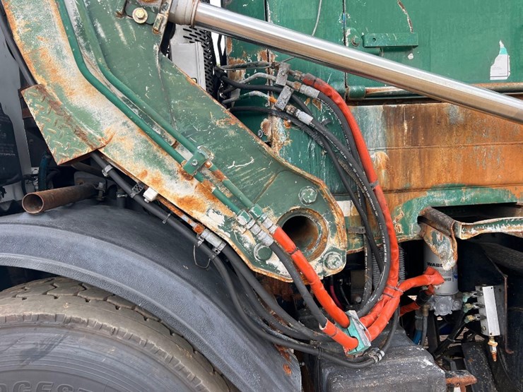 2011-mack-leu613-image-14