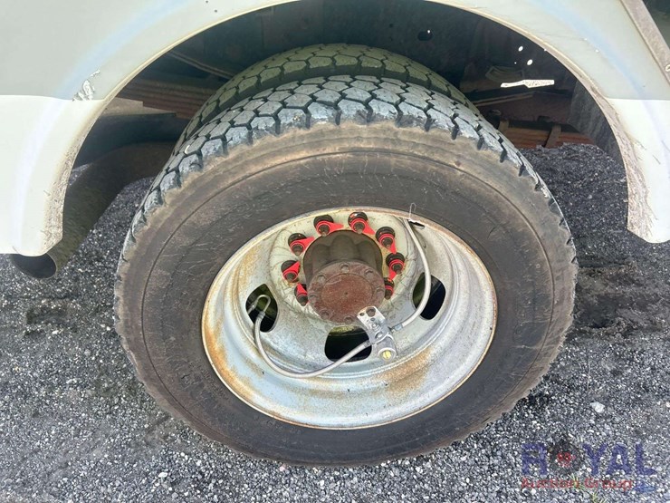 2012-ram-4500-versalift-bucket-truck-image-34
