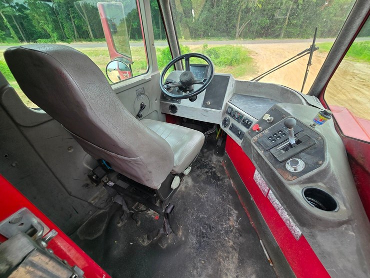 2015-ottawa-yard-spotter-truck---cummins-diesel,-allison-6-speed,-hydraulic-air-fifth-wheel-image-20