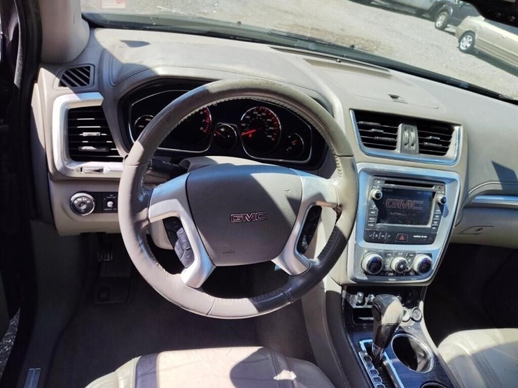 2013-gmc-acadia-image-6