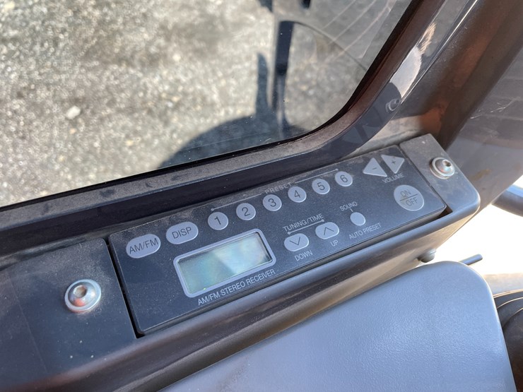 2019-deere-35g-image-25