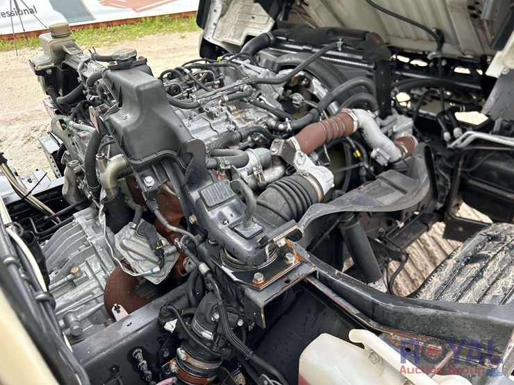 2013-mitsubishi-fuso-fec92s-image-13