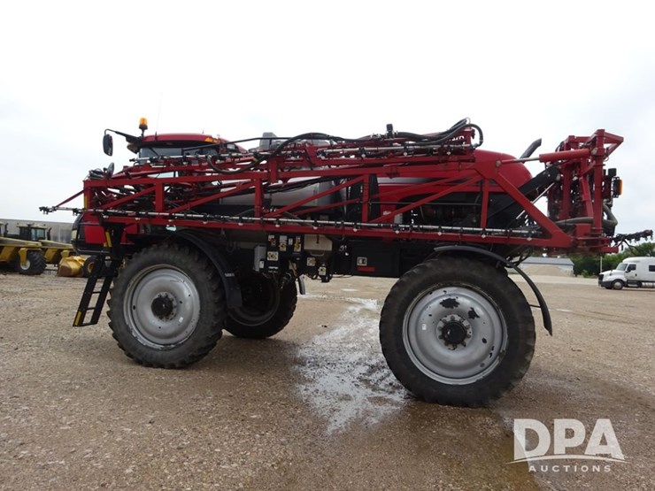 2015-case-ih-patriot-4440-image-37