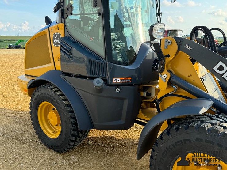 2022-deere-244l-image-19