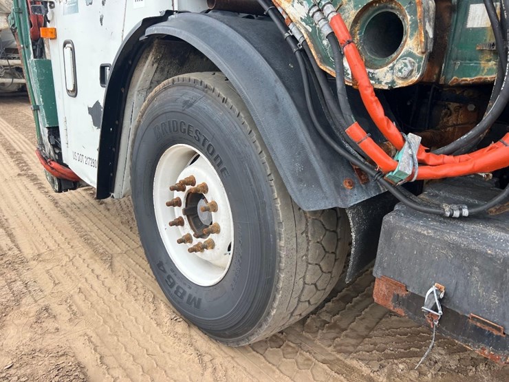 2011-mack-leu613-image-32