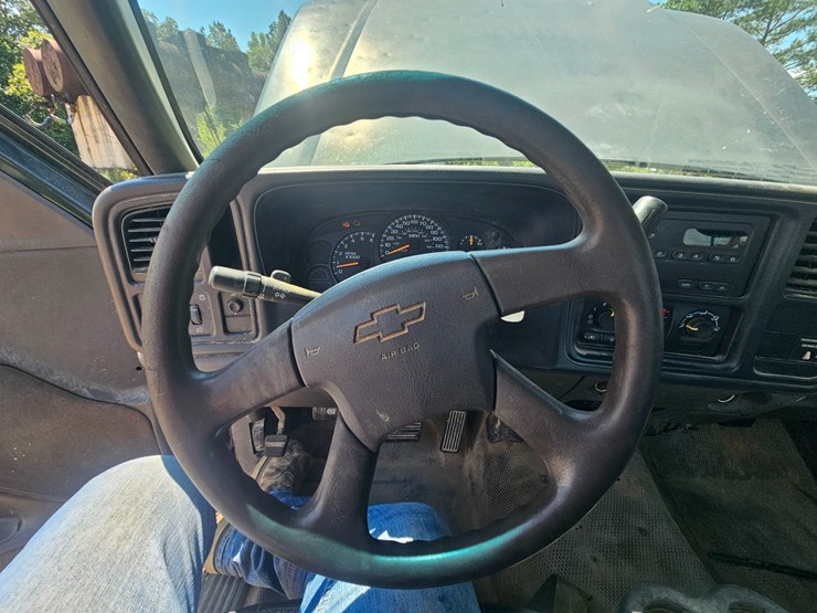 2004-chevrolet-silverado-image-41