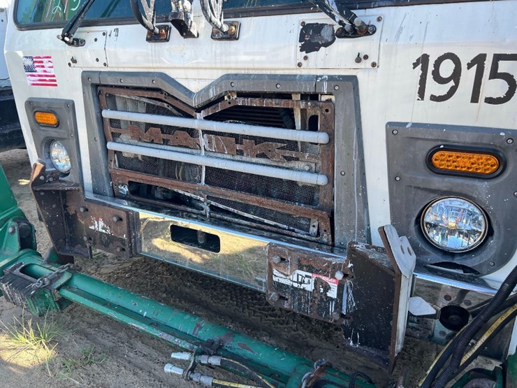 2015-mack-leu613-image-8