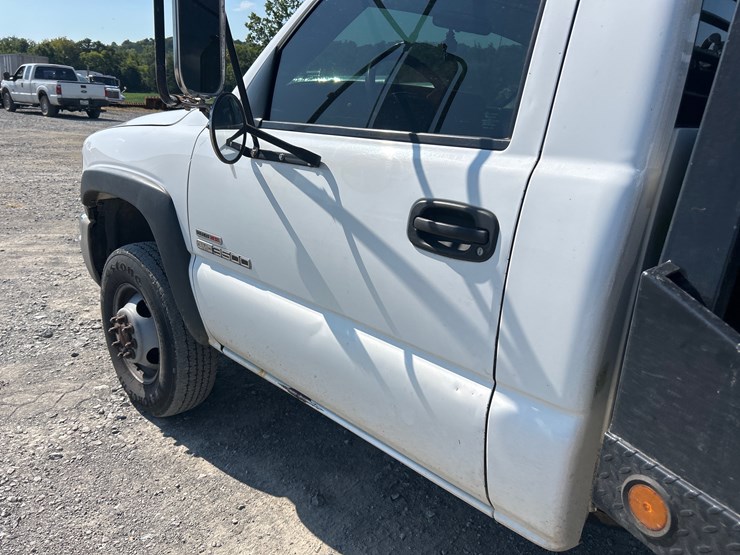 2006-gmc-3500-image-9