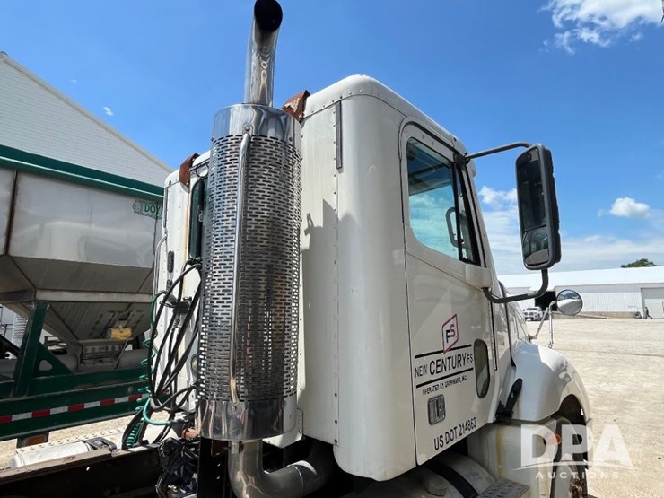 2005-freightliner-truck-(jn2399,-unit-277052)-image-21