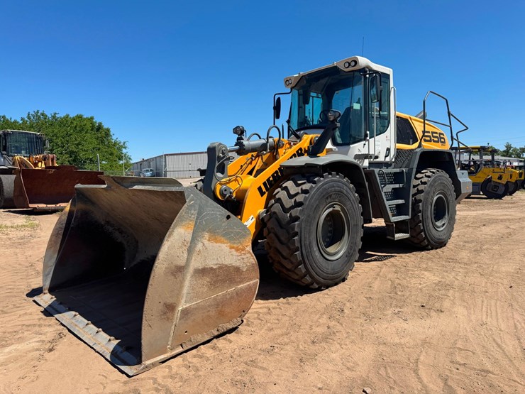 2021-liebherr-l556-image-1