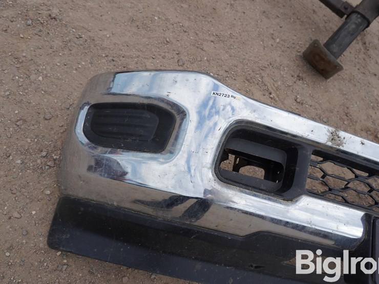 2023-ram-2500-front-bumper-image-13