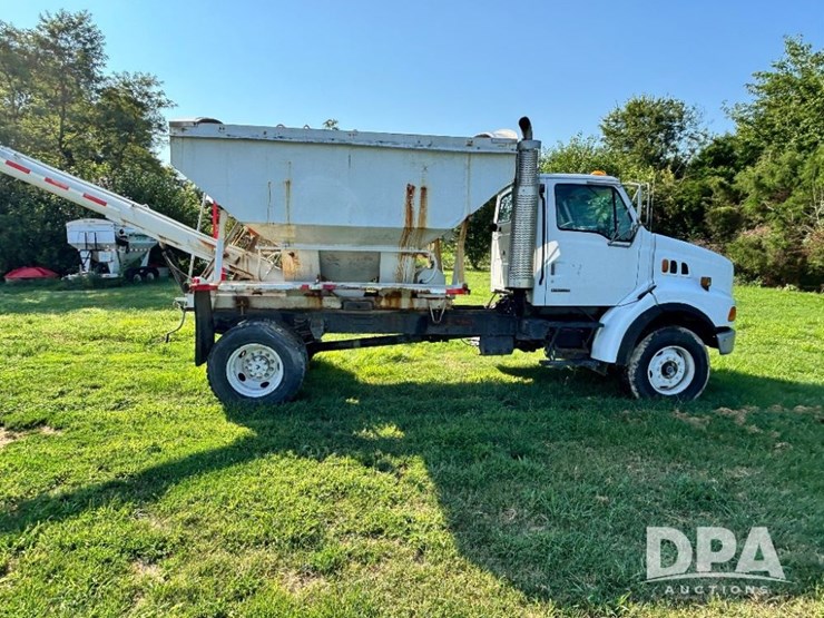 2000-sterling-dry-tender-truck-(gp11245,-unit-123831)-image-8