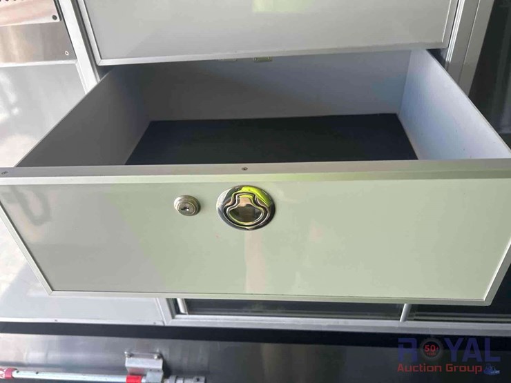 2013-ford-f550-image-32
