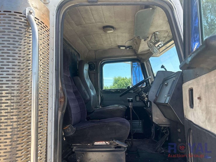 1991-peterbilt-378-t/a-dump-truck-image-32