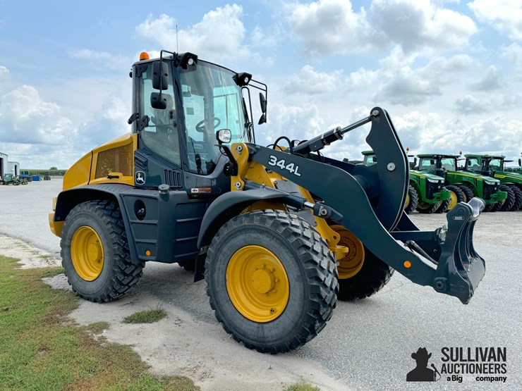 2019-deere-344l-image-3