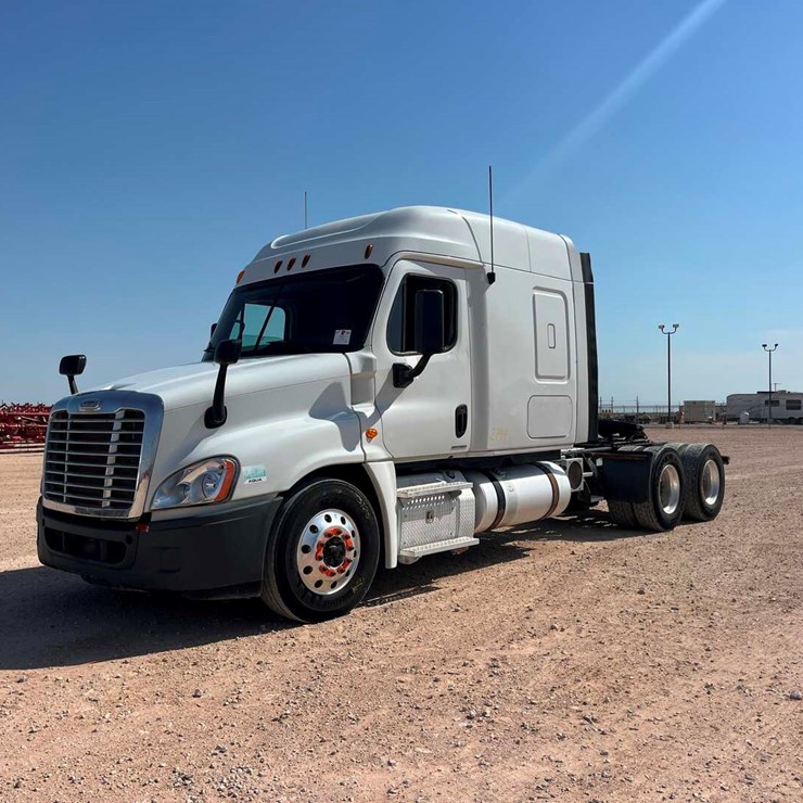 2012 FREIGHTLINER CASCADIA 125064ST T/A 60” SLEEPER TRUCK