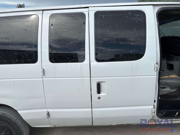 2009-ford-e350-image-21