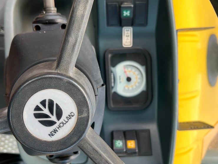 2008-new-holland-b110-image-10
