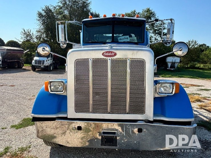 2014-peterbilt-365-image-18