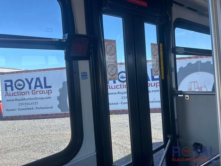 2014-gillig-low-floor-image-16