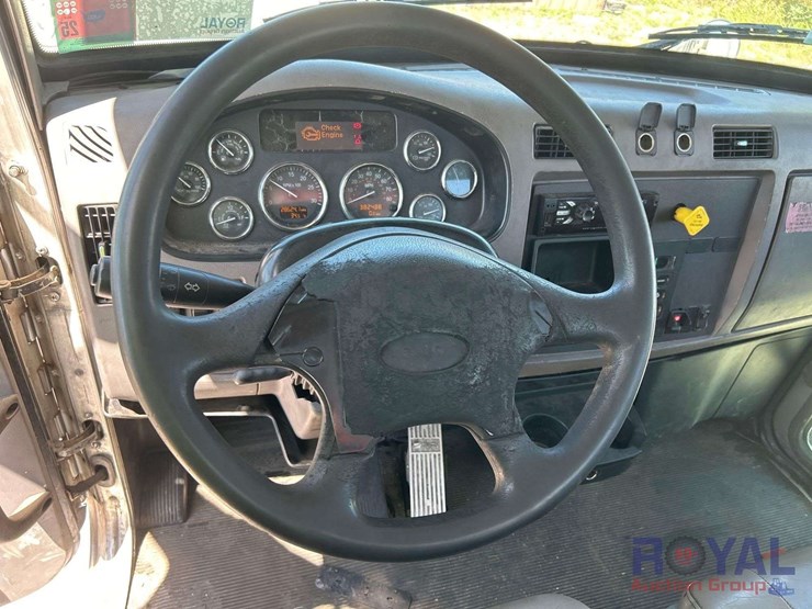 2014-peterbilt-337-image-25