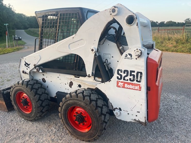 2010-bobcat-s250-image-2
