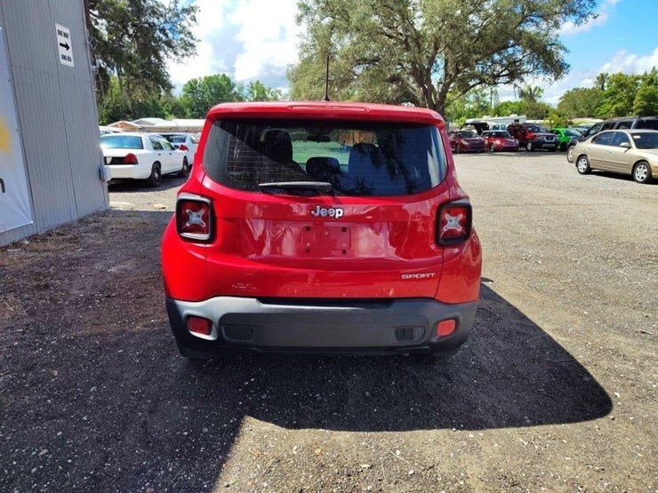 2015-jeep-renegade-image-4