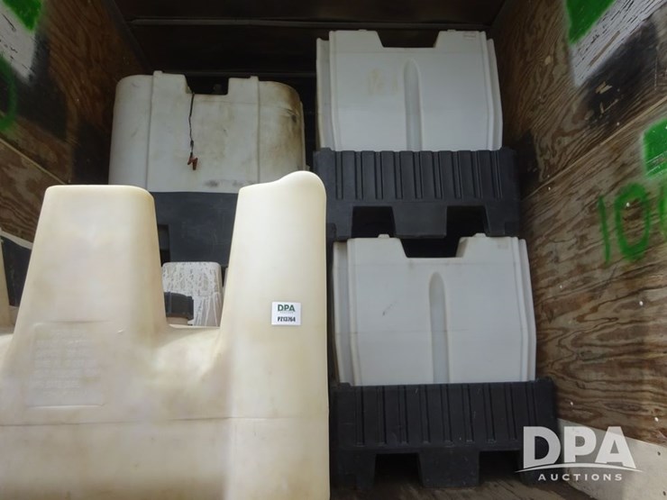 poly-shuttle-tanks-(pz13764)-image-1