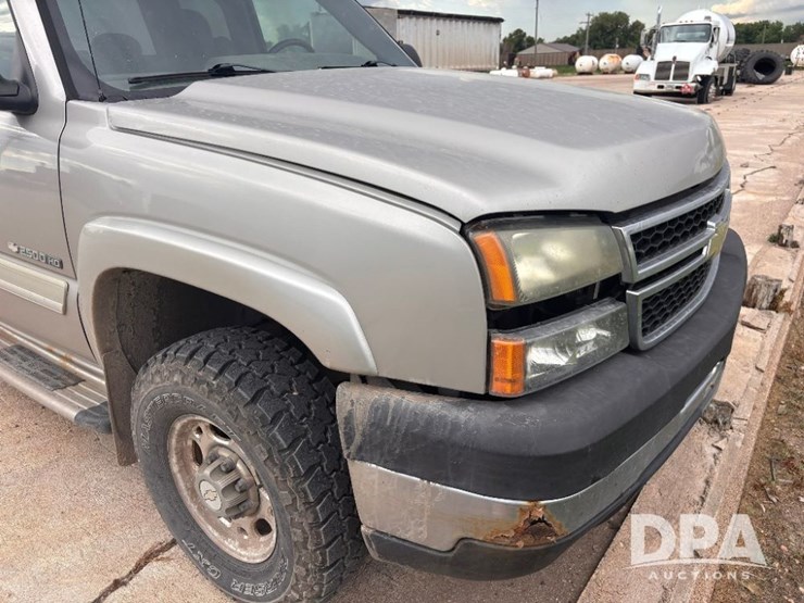 2006-chevrolet-2500hd-image-43