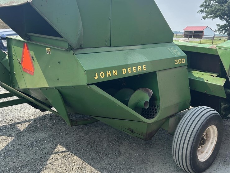 john-deere-300-image-5