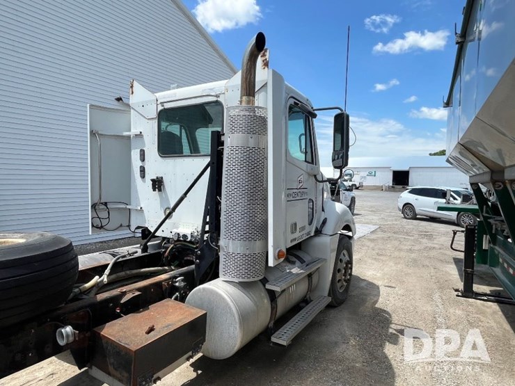 2009-freightliner-truck-(jn2397,-unit-277091)-image-5