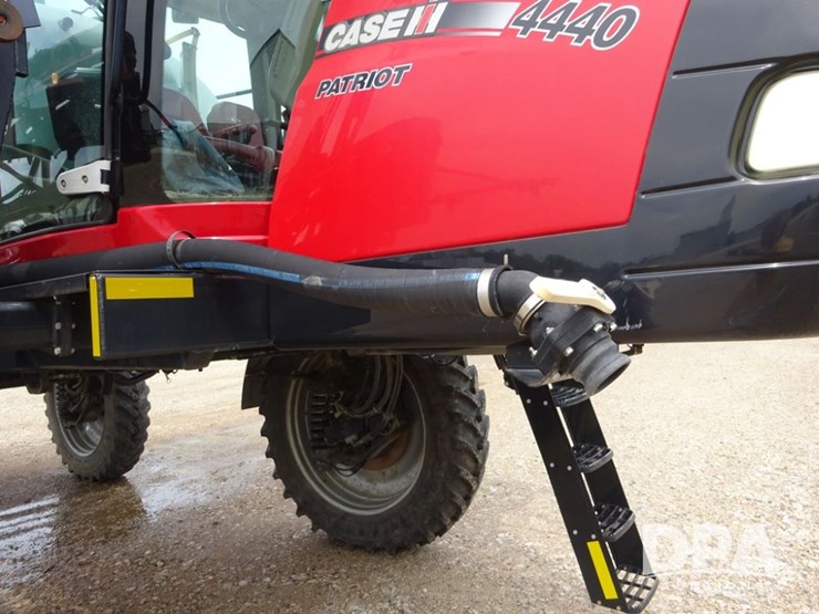 2015-case-ih-patriot-4440-image-79