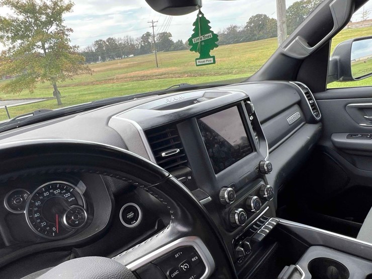2021-ram-1500-big-horn-image-26