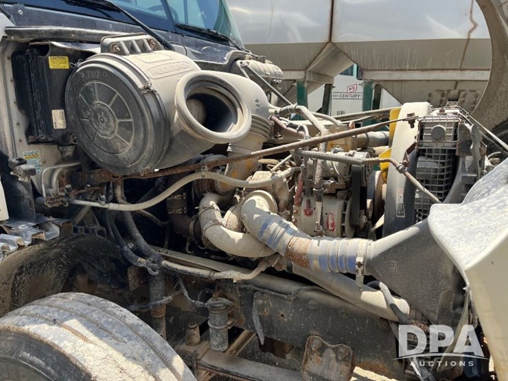 2005-freightliner-truck-(jn2399,-unit-277052)-image-65