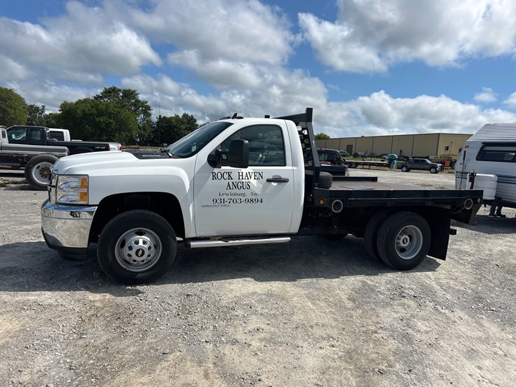 2013-chevrolet-3500-image-2