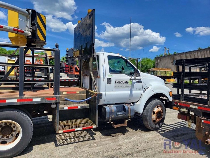 2000-ford-f-650-tma-attenuator-truck-image-3