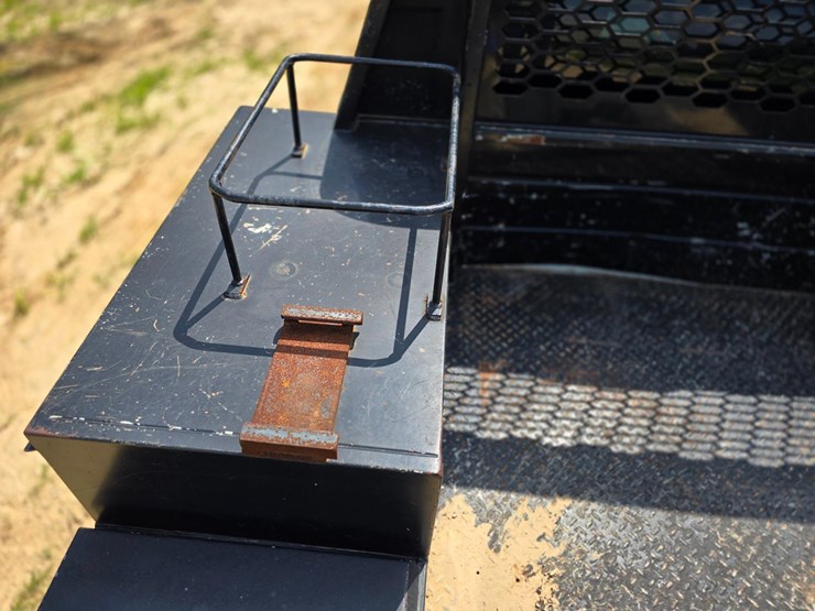 2018-utility-flatbed-image-16