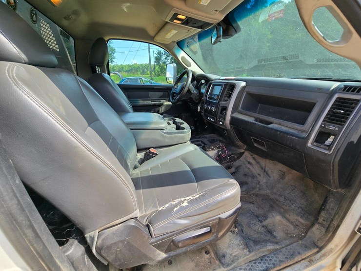 2014-dodge-ram-5500-image-22