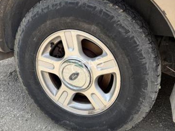 2004-ford-expedition-image-11