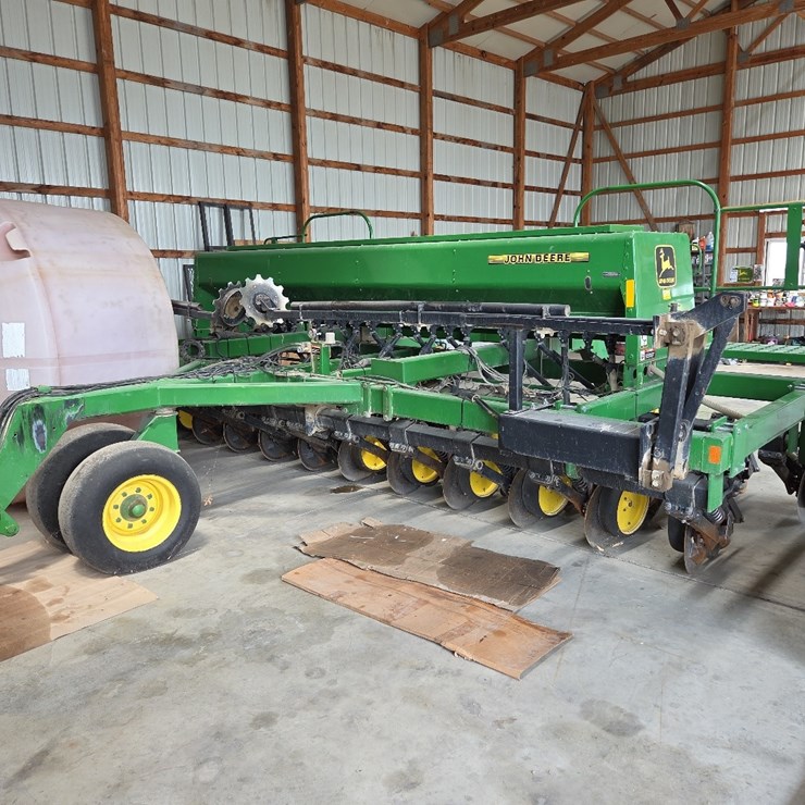 JOHN DEERE 750