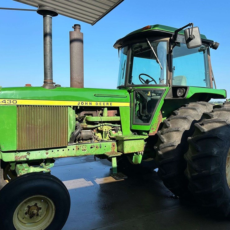 1987 JOHN DEERE 4430