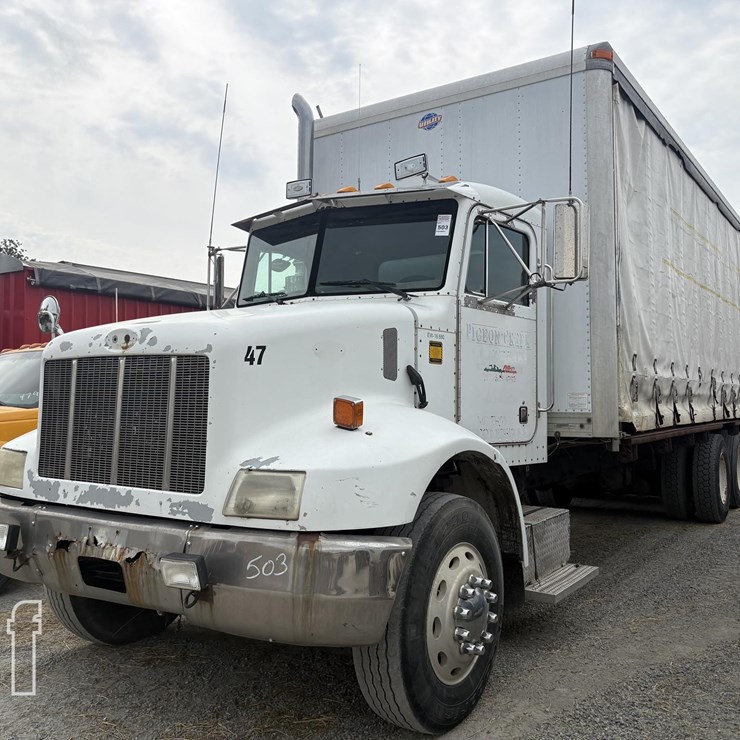 1999 PETERBILT 330