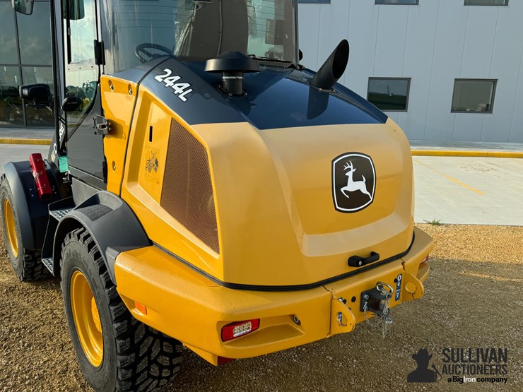 2022-deere-244l-image-14