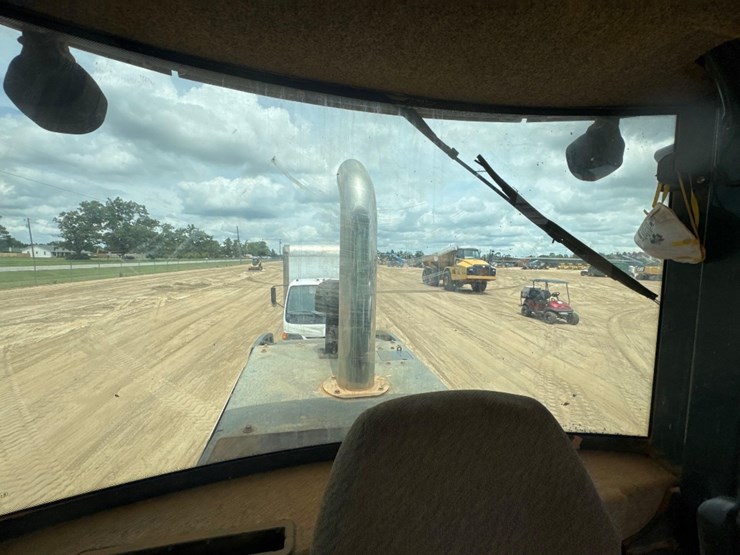 2014-deere-544k-image-31